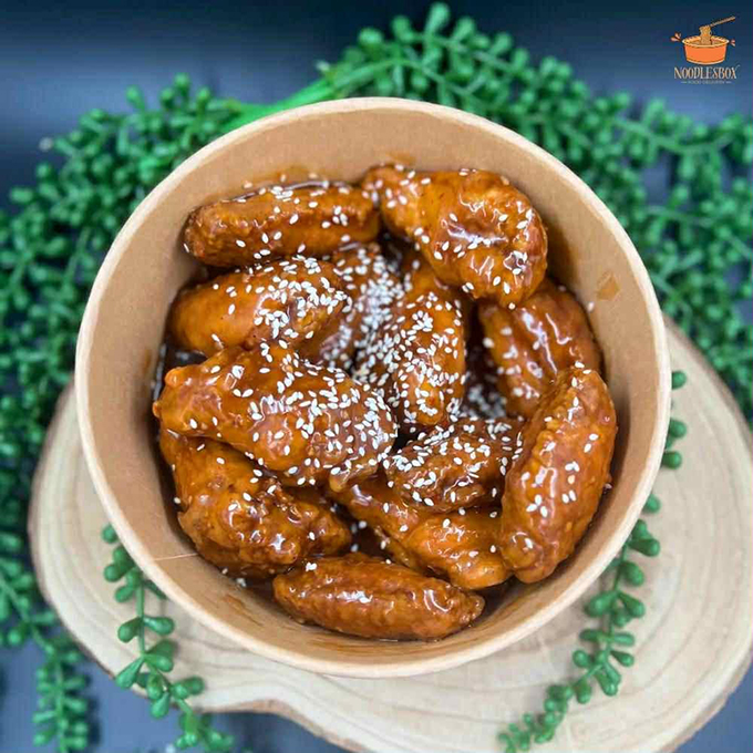 نودلس بوكس ، جلجولية - بإدارة احمد ابو ذيب 